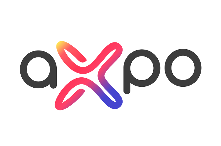 Axpo Logo mit dem Firmennamen in schwarzen Kleinbuchstaben; das "x" ist mit einem Farbverlauf von Rot zu Violett stilisiert.